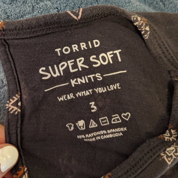 Torrid Gray Western Pattern Peek-A-Boo Tank - Picture 3 of 6